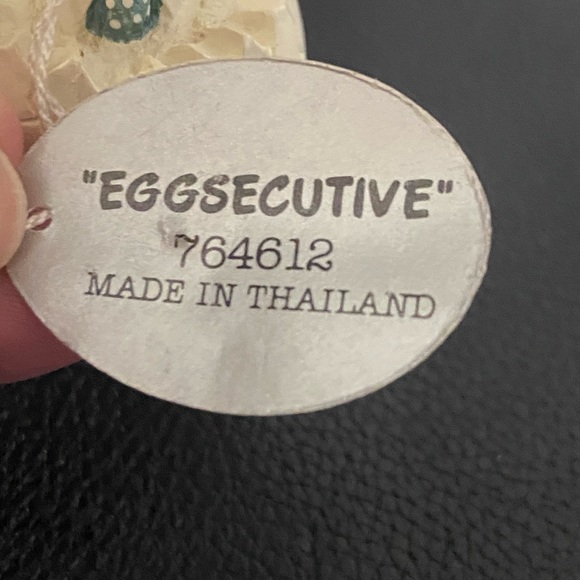 Vintage Enesco Eggbert and Friends “Eggsecutive” 764612 figurine w/ tag. 3.5”H - Picture 8 of 8